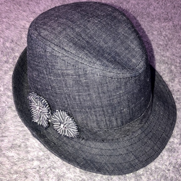 Joe Boxer hat with flowers on side - Picture 1 of 9